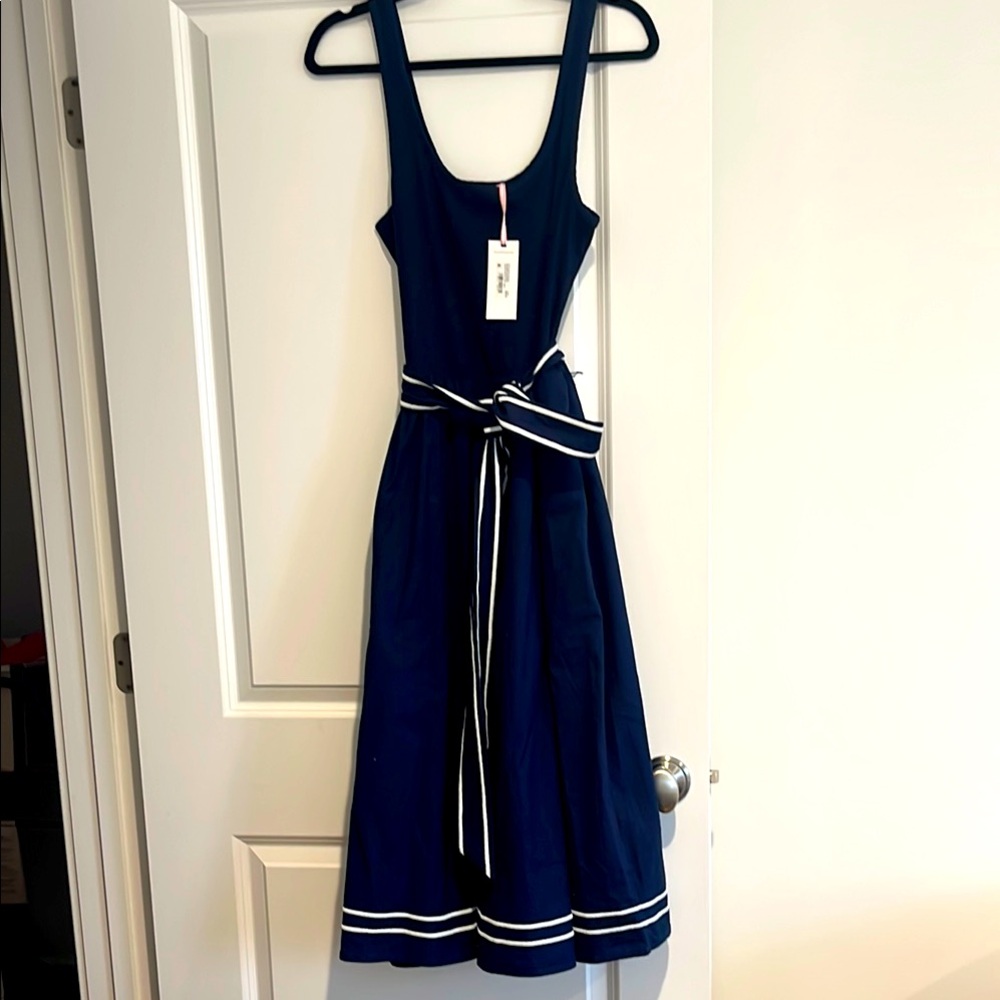NWT Vineyard vines navy dress with belt